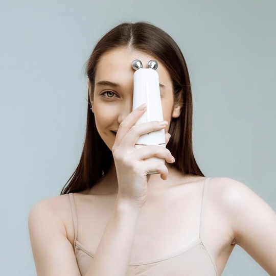 GlowLift 3in1 – EMS & Ultraschallgerät für straffe und strahlende Haut