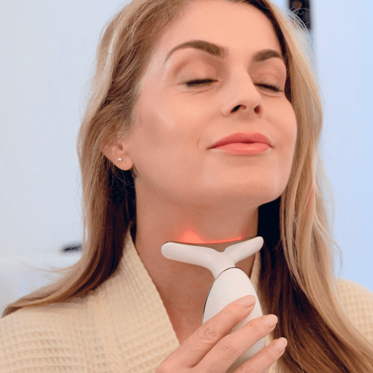 FaceGlow Gesichtsmassagegerät – Straffende Anti-Falten Pflege mit Lichttherapie